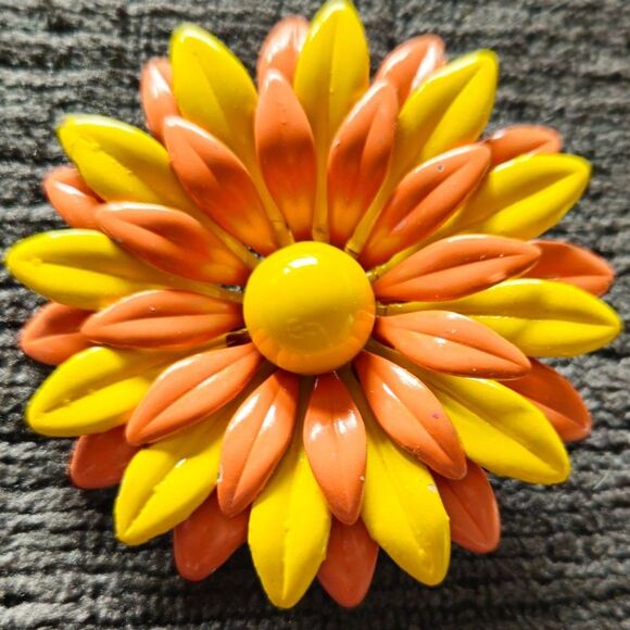 Vintage Large Flower Brooch Pin Orange Yellow Daisy Groovy Mod Style - Picture 3 of 4